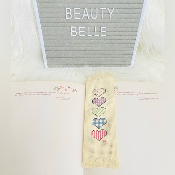 Cross stitch hearts bookmark - Picture 2 of 3